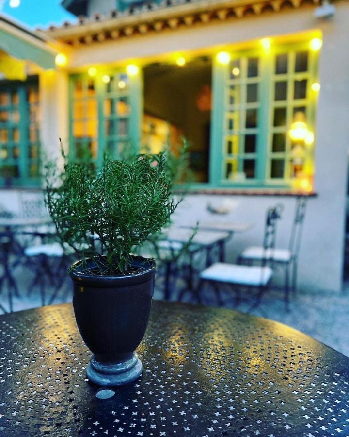 Hotel Le Ponteil Антиб Екстериор снимка