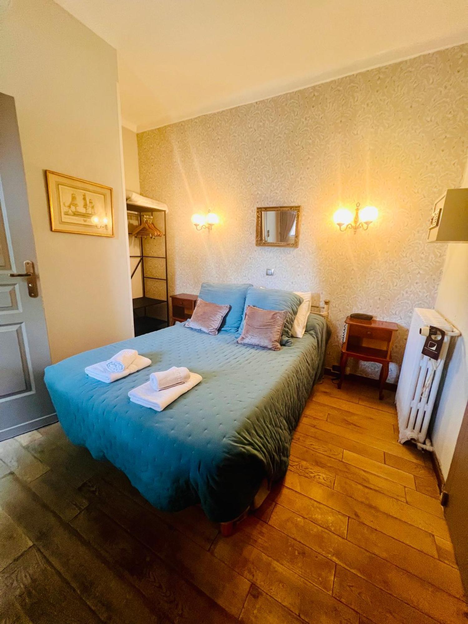Hotel Le Ponteil Антиб Екстериор снимка