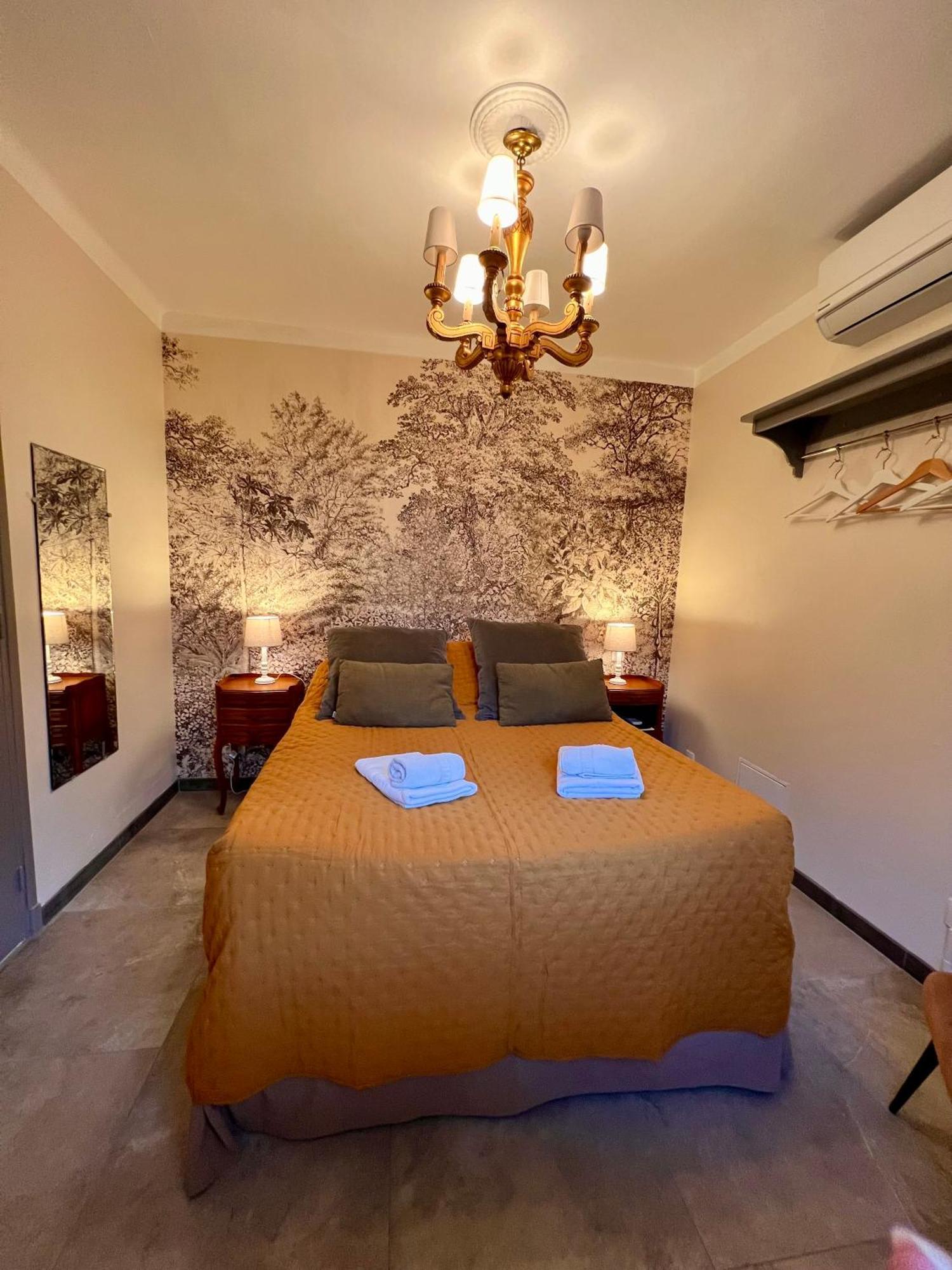 Hotel Le Ponteil Антиб Екстериор снимка