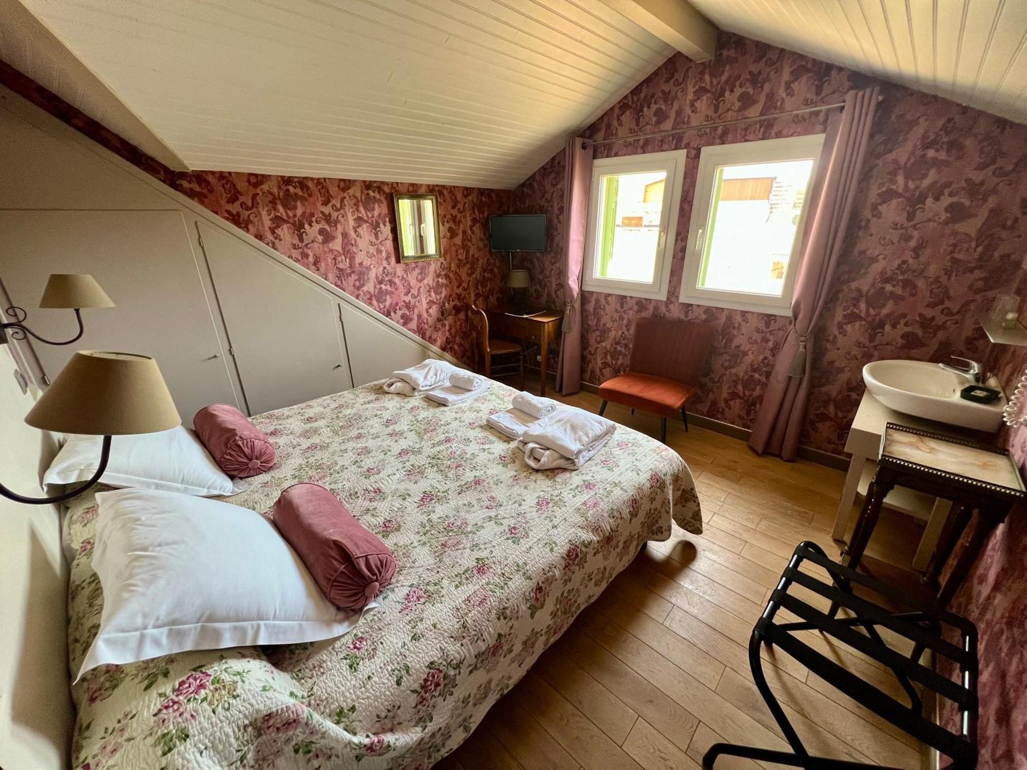 Hotel Le Ponteil Антиб Екстериор снимка