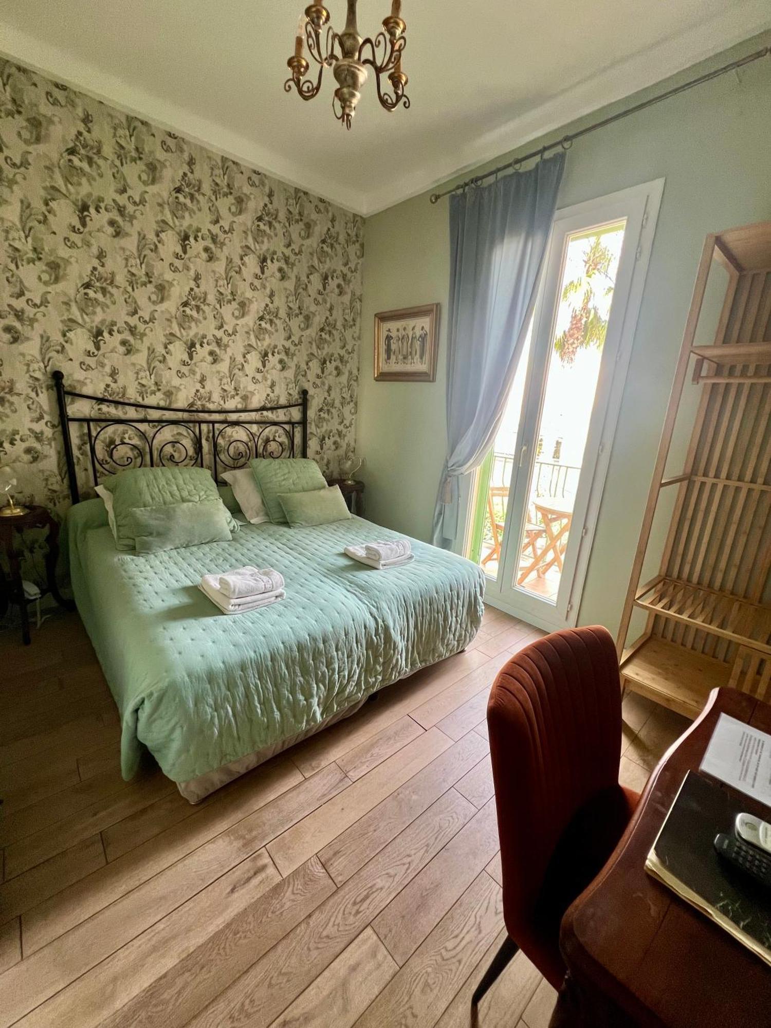 Hotel Le Ponteil Антиб Екстериор снимка