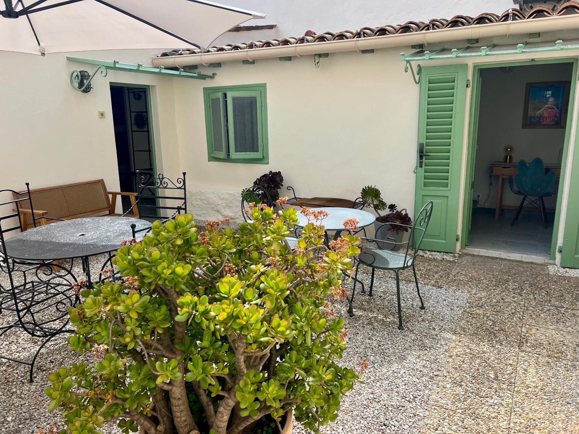 Hotel Le Ponteil Антиб Екстериор снимка