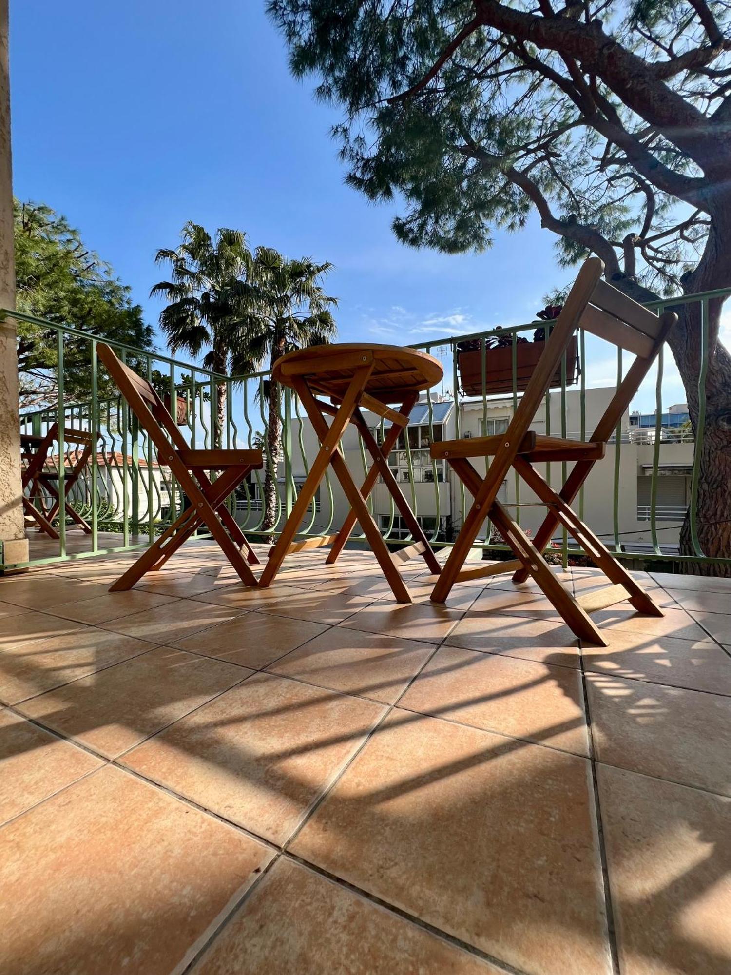 Hotel Le Ponteil Антиб Екстериор снимка