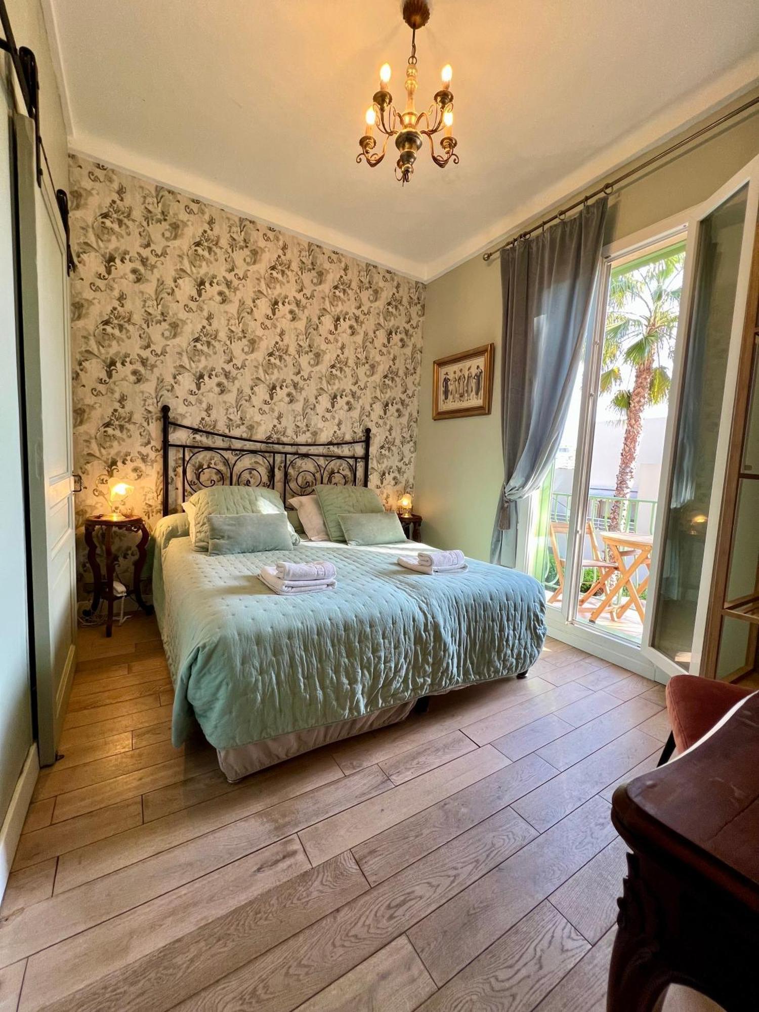 Hotel Le Ponteil Антиб Екстериор снимка